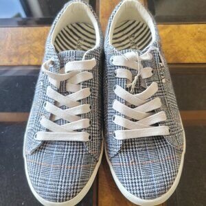 Taos Star Women's Size 7.5 Black Plaid Sneakers 12844 NEW